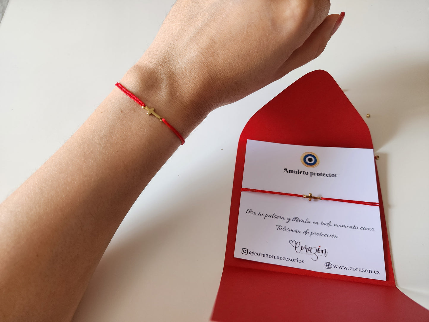 Cruz minimalista protectora